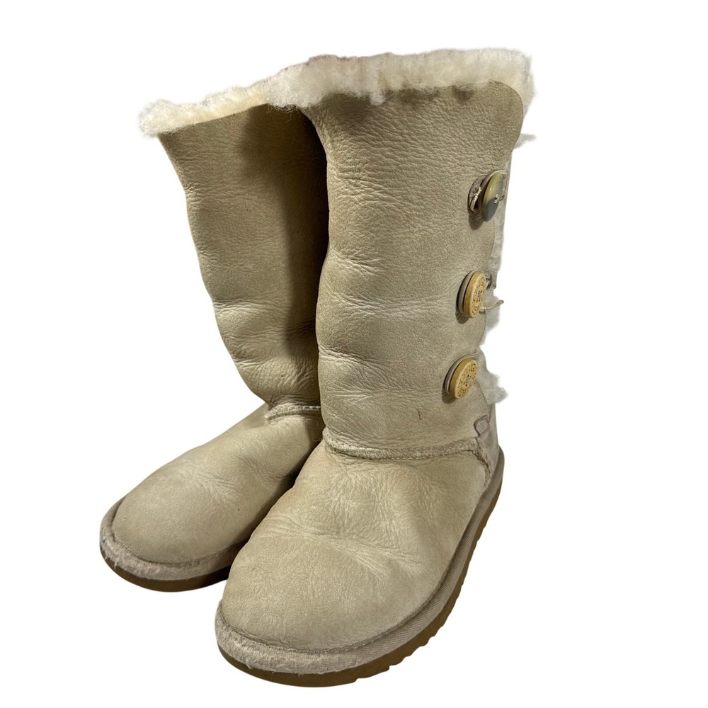UGG Australia Bailey Button Triplet Beige Tall Boots Youth(big Kid) 2 Sheepskin